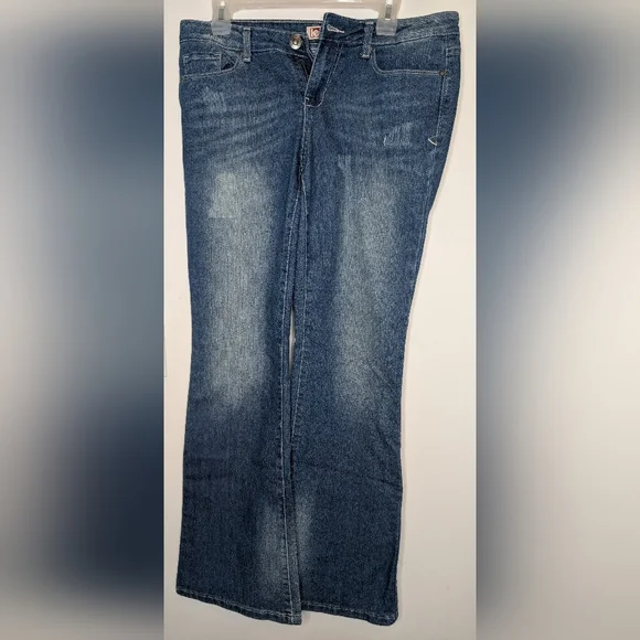 l.e.i Distressed Bootcut Jeans - Picture 11 of 12